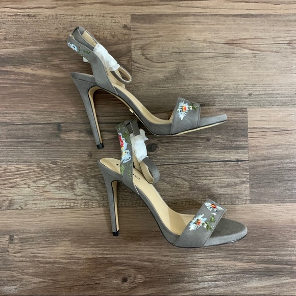 BEBE Ingram Gray Floral Embroidered High Heel Sandal Size 7 - Picture 6 of 14